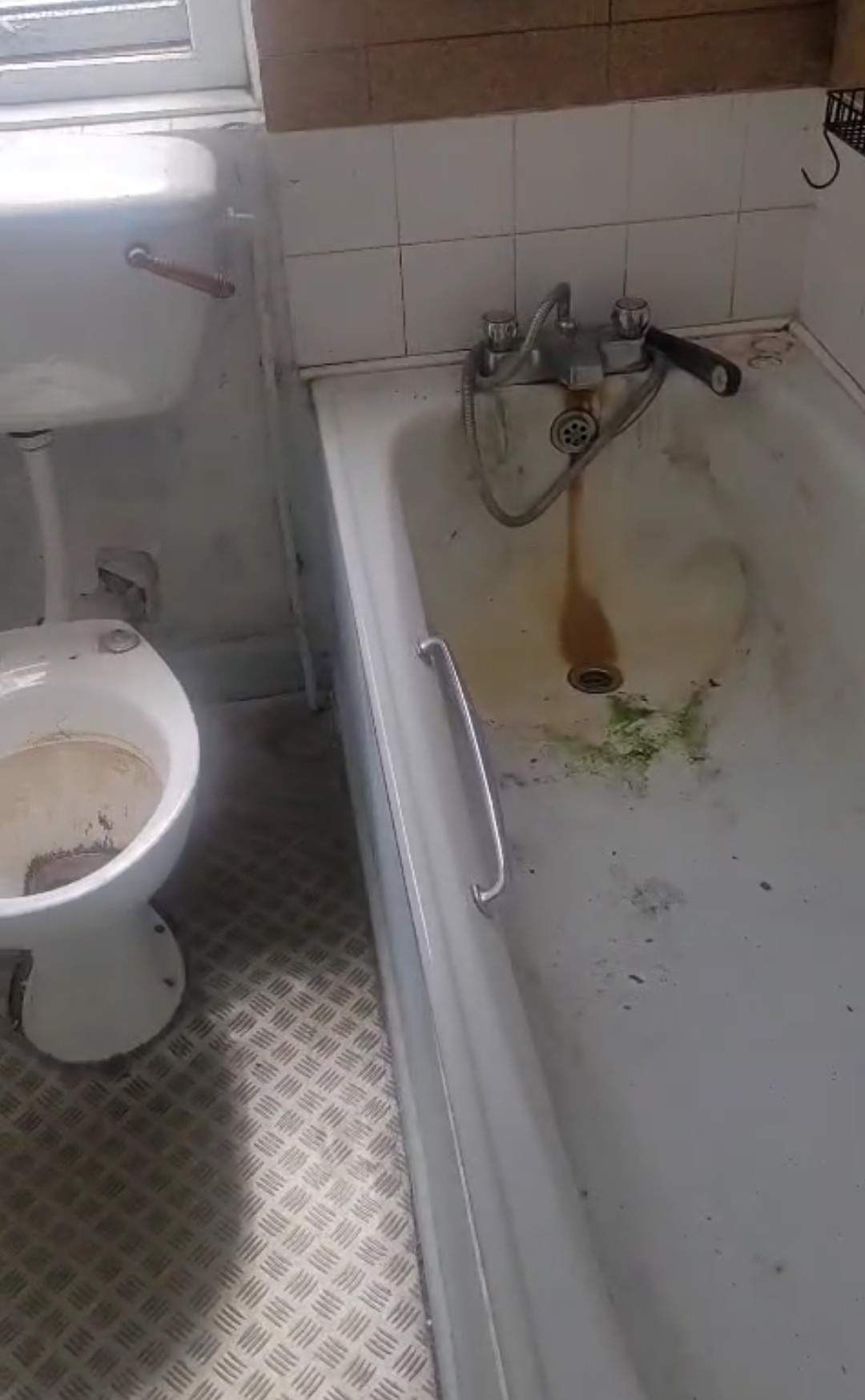 Bathroom before renovation